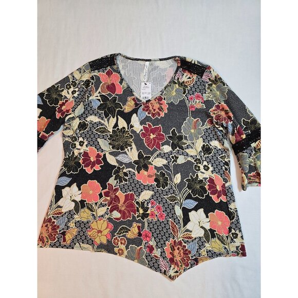 Floral V-Neck Tunic Top With Bell Sleeves & Lace Accents Size 2X New - Picture 4 of 15